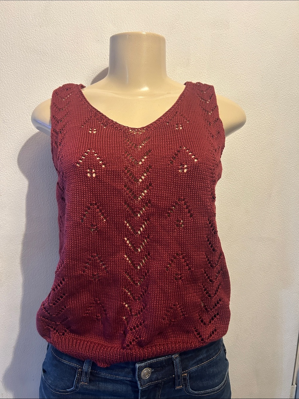 Sleeveless Knit V-Neck Tank Top in Wine